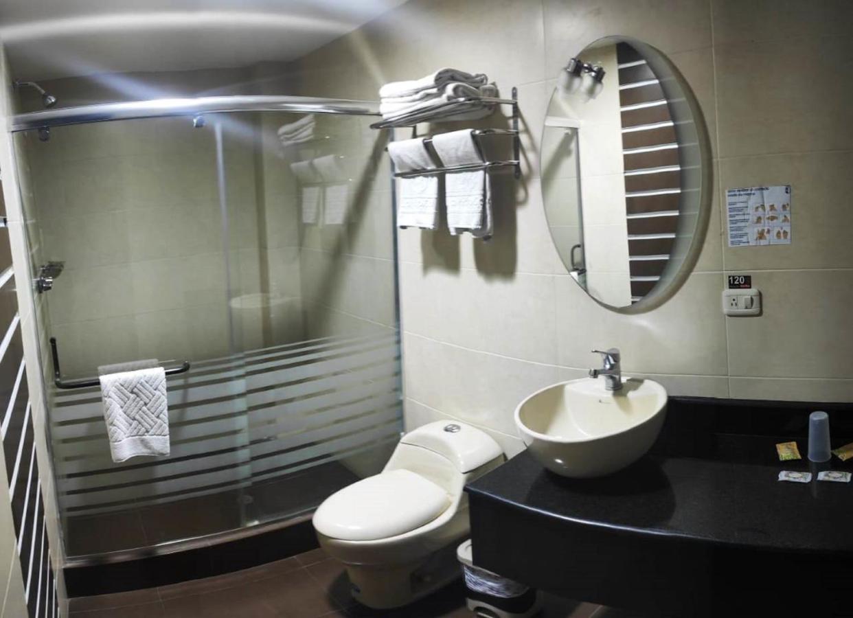 La Kapital Hotel อัมบาโต ภายนอก รูปภาพ