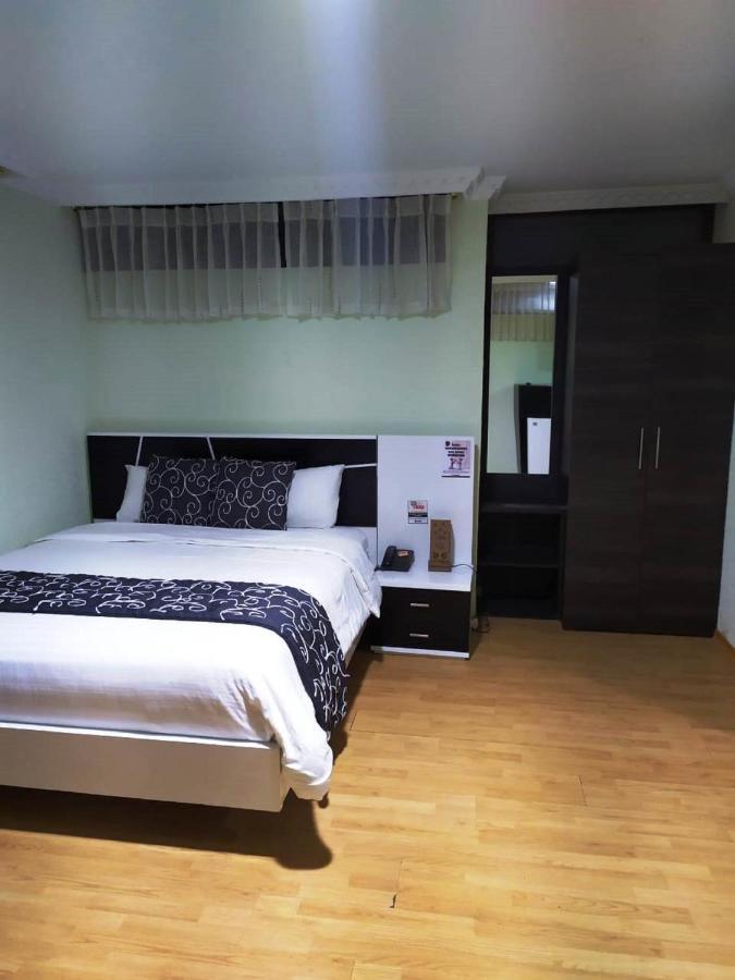 La Kapital Hotel อัมบาโต ภายนอก รูปภาพ