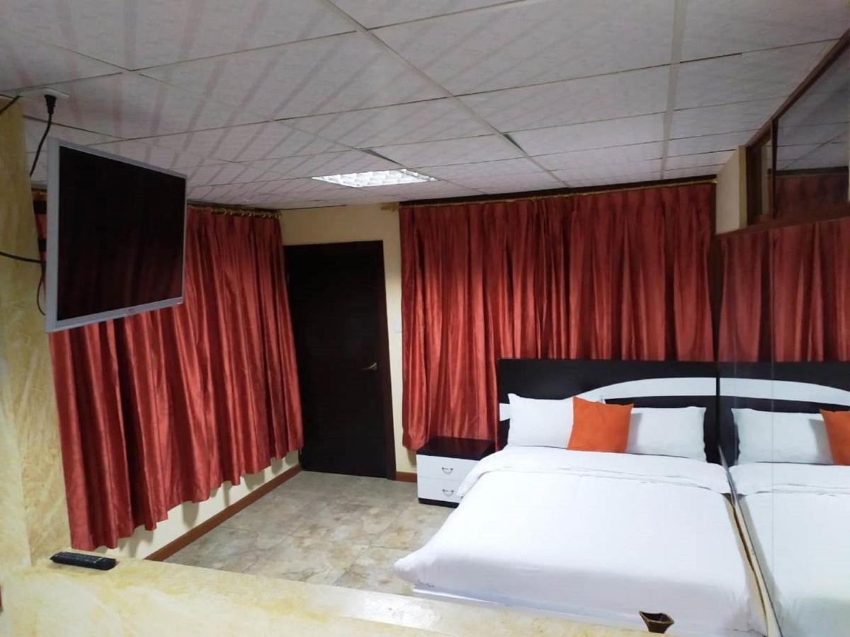 La Kapital Hotel อัมบาโต ภายนอก รูปภาพ