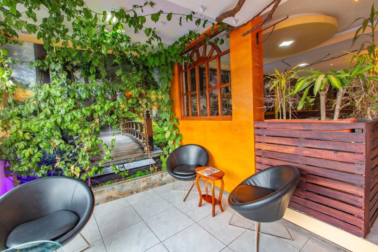 La Kapital Hotel อัมบาโต ภายนอก รูปภาพ